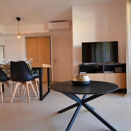 Apartment Uzes, Piscine, Climatisation, Parking Prive Uzes