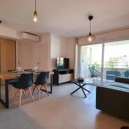 Uzes, Piscine, Climatisation, Parking Prive *
