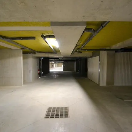 Uzes, Piscine, Climatisation, Parking Prive