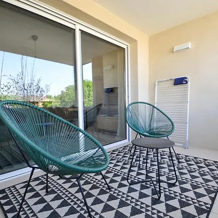 Uzes, Piscine, Climatisation, Parking Prive Uzès