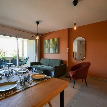 Uzes, Piscine, Climatisation, Parking Prive * Uzès