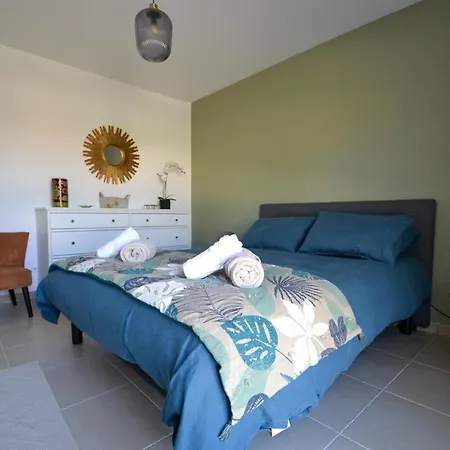 Uzes, Piscine, Climatisation, Parking Prive * Uzès