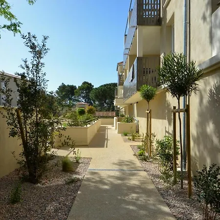 Uzes, Piscine, Climatisation, Parking Prive Uzès