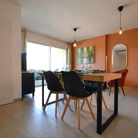 Uzes, Piscine, Climatisation, Parking Prive Apartament *