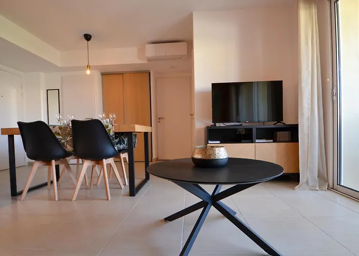 Διαμέρισμα Uzes, Piscine, Climatisation, Parking Prive Uzès