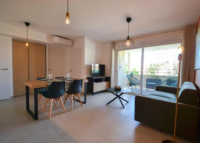 Uzes, Piscine, Climatisation, Parking Prive *