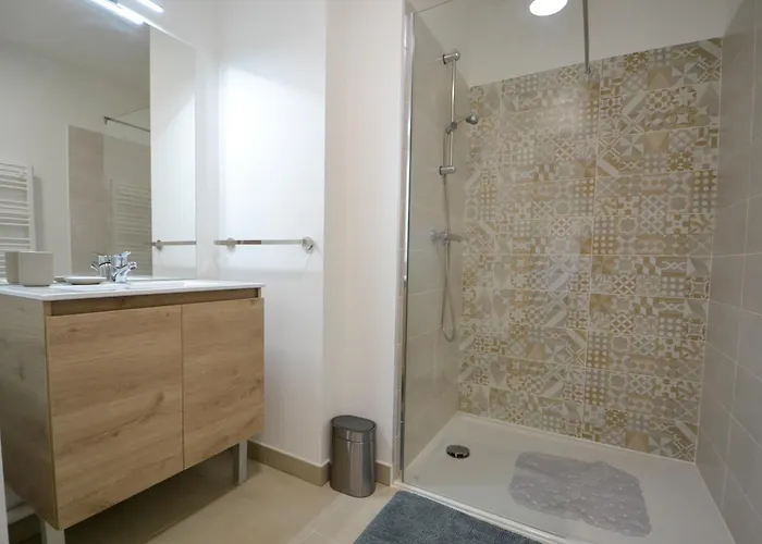 Uzes, Piscine, Climatisation, Parking Prive Διαμέρισμα Uzès