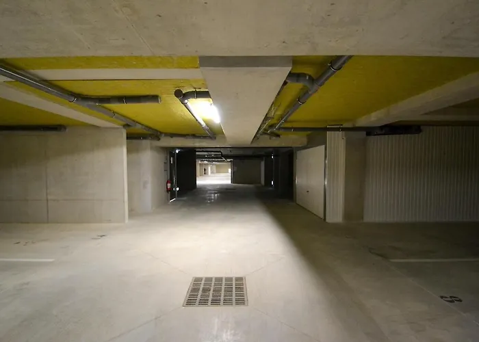 Uzes, Piscine, Climatisation, Parking Prive
