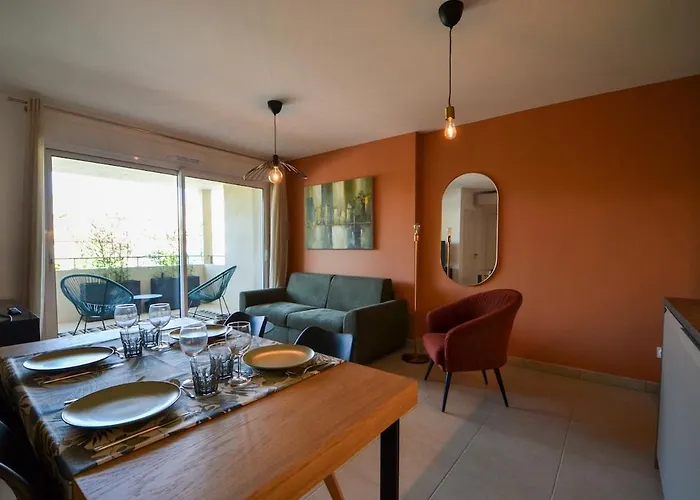 Uzes, Piscine, Climatisation, Parking Prive * Uzès