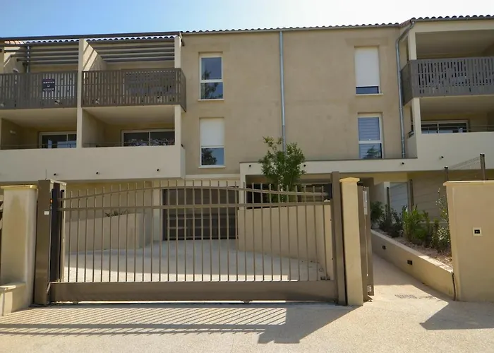 Uzes, Piscine, Climatisation, Parking Prive Διαμέρισμα Uzès