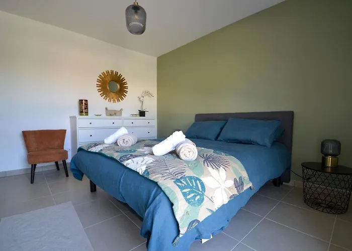 Uzes, Piscine, Climatisation, Parking Prive * Uzès