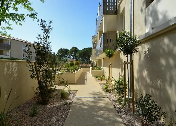 Uzes, Piscine, Climatisation, Parking Prive Uzès