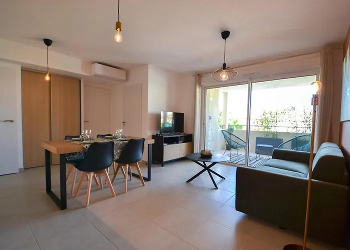 Uzes, Piscine, Climatisation, Parking Prive * Uzès