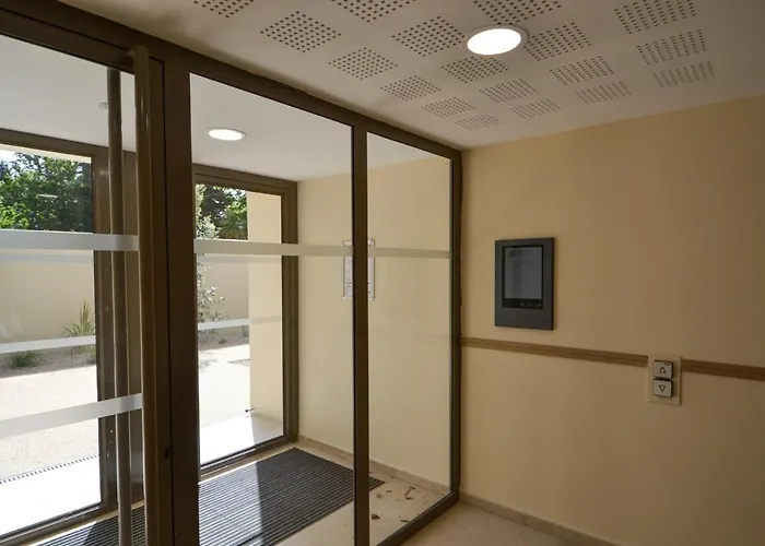 Uzes, Piscine, Climatisation, Parking Prive Διαμέρισμα Uzès