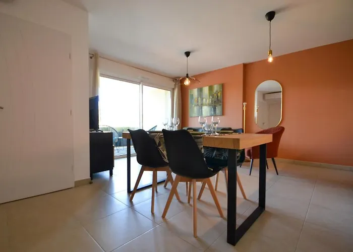 Uzes, Piscine, Climatisation, Parking Prive Διαμέρισμα *